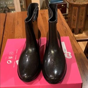 Waterproof rain/snow boot size8 NWOT Black Glitter